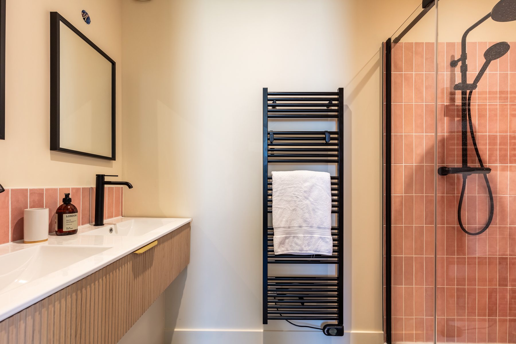 Salle de bains rose